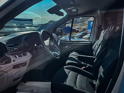 Maxus e-Deliver 7 minibus 3