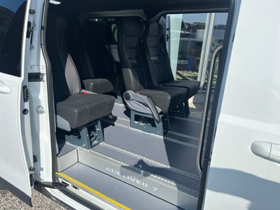 Maxus e-Deliver 7 minibus 4